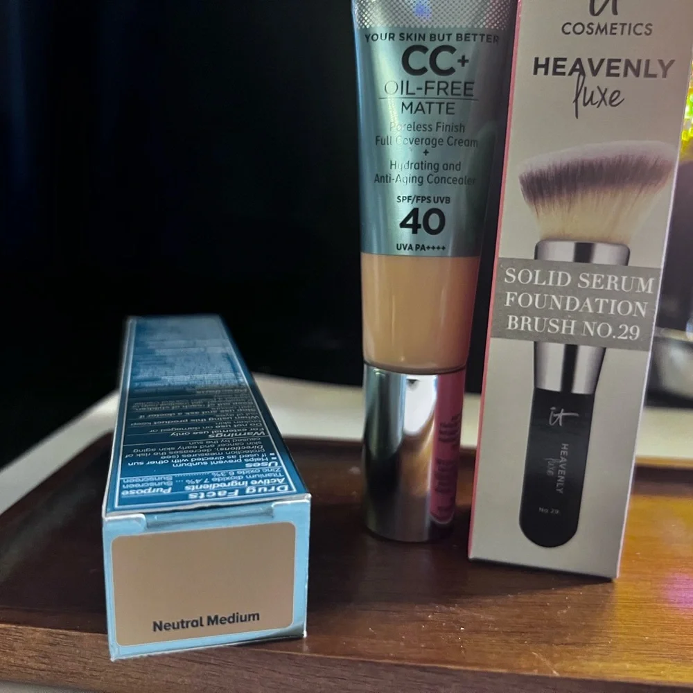 IT Cosmetics CC+ Cream Oil-Free Matte with SPF 40 - Neutral Medium - Picture 3 of 9